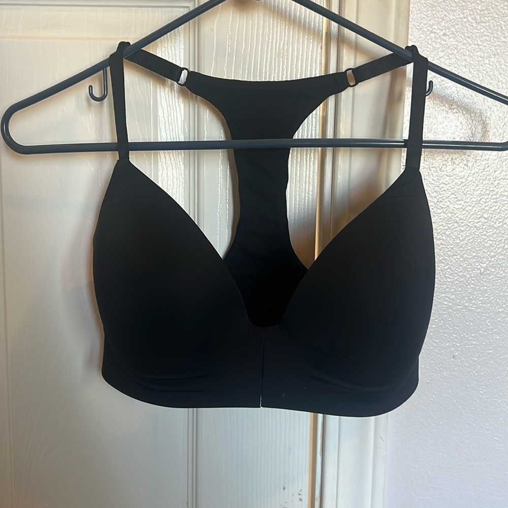 34DD Lightly lined black bra, Never Worn, Front Clasp